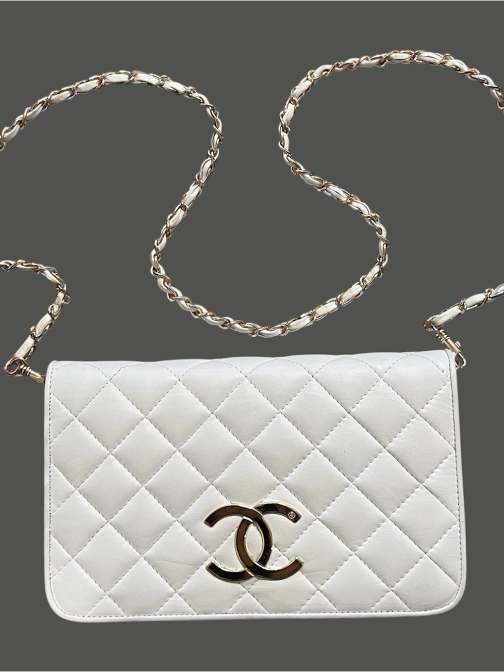 CHANEL White Quilted Lambskin Crossbody Bag with Gold Chain